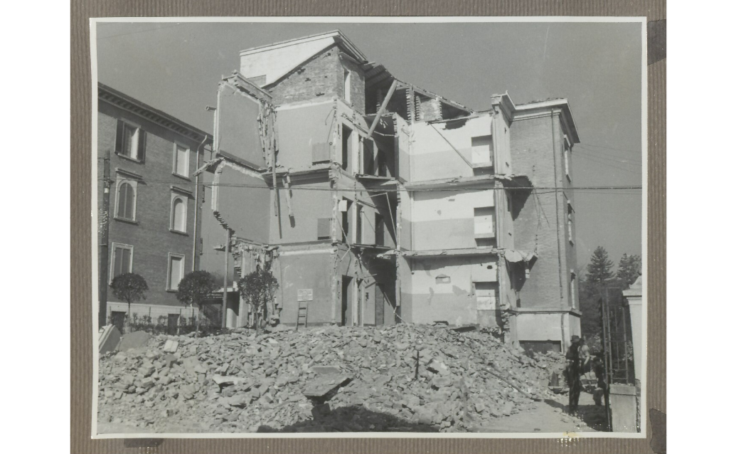 Bologna dopo il bombardamento del 12 ottobre 1944, fotografia aerea USAAF