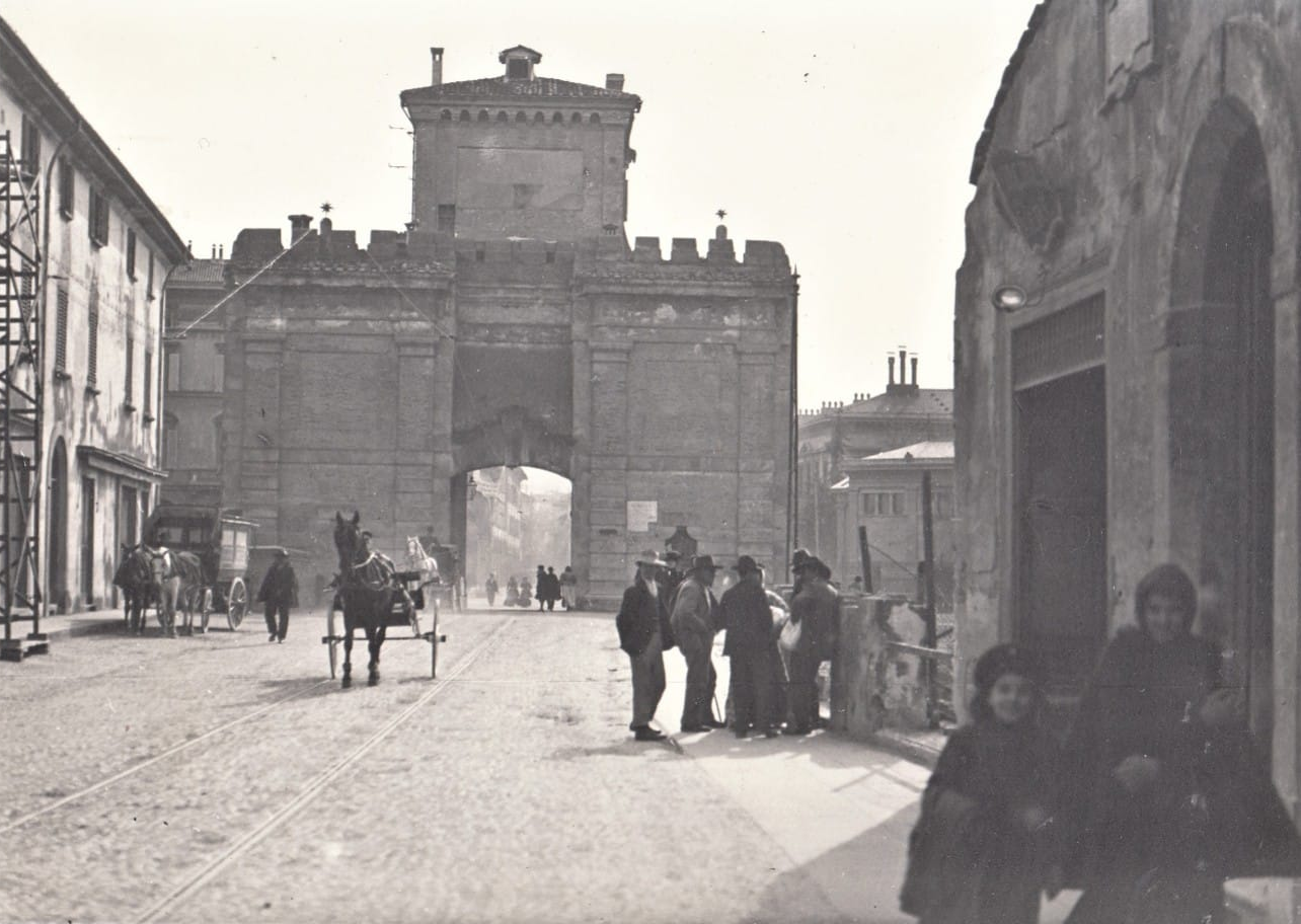 Esterno di Porta Galliera, Bologna, primo decennio del 1900